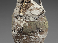 Macarena salinas, Vasija, cerámica gres y lustre de oro, 57 x 30 x 28 cm., 2023